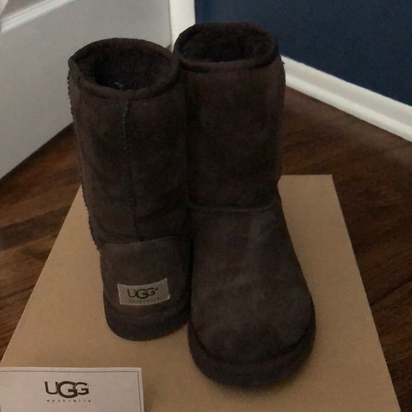 Classic short chocolate brown size 6 ugg boots - Picture 3 of 7